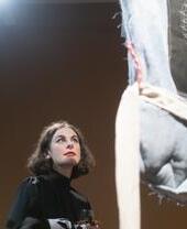 Un artista en el escenario del Chapter Arts Centre de Cardiff, Gales