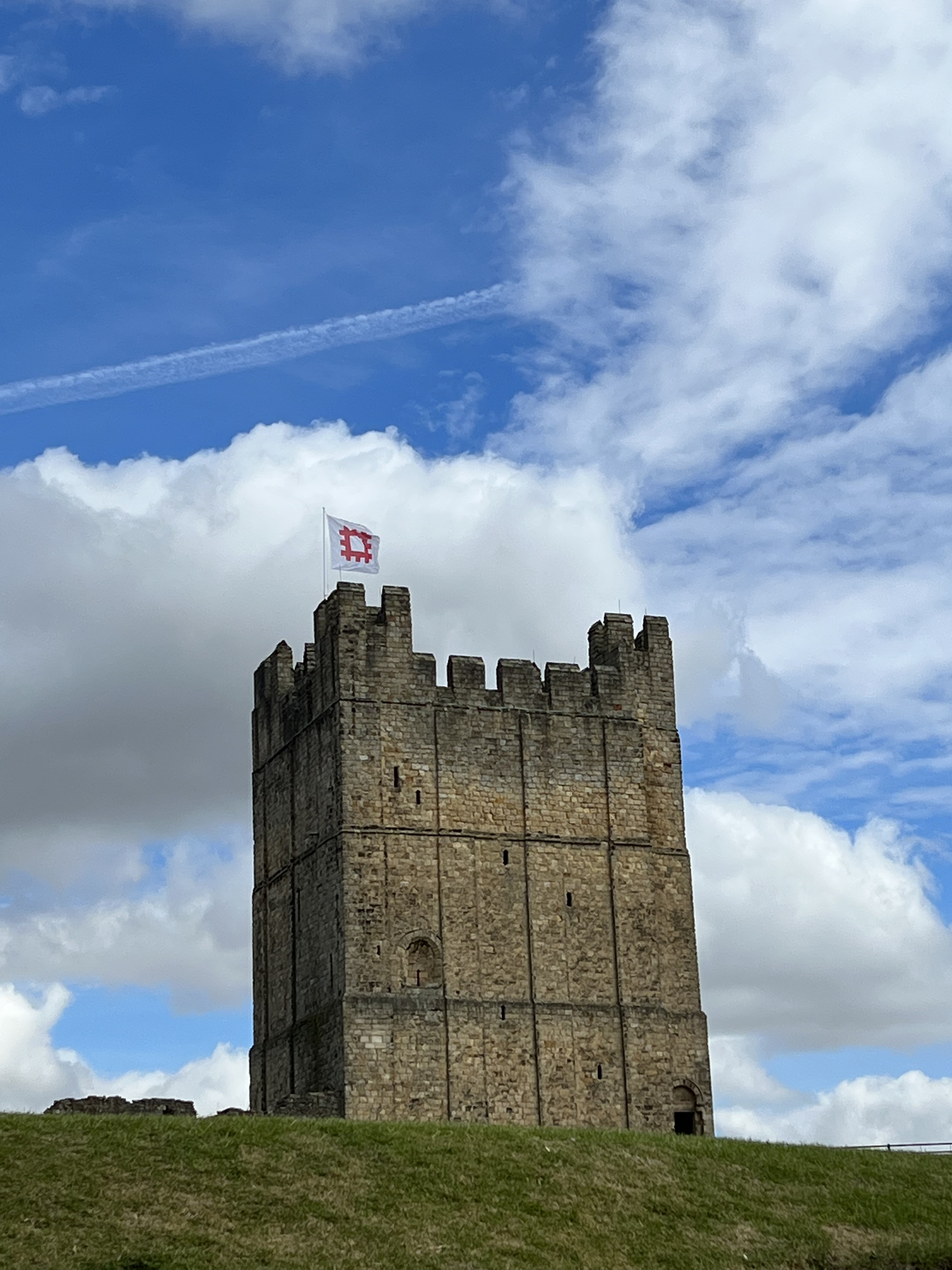 Flagge weht auf dem Richmond Castle