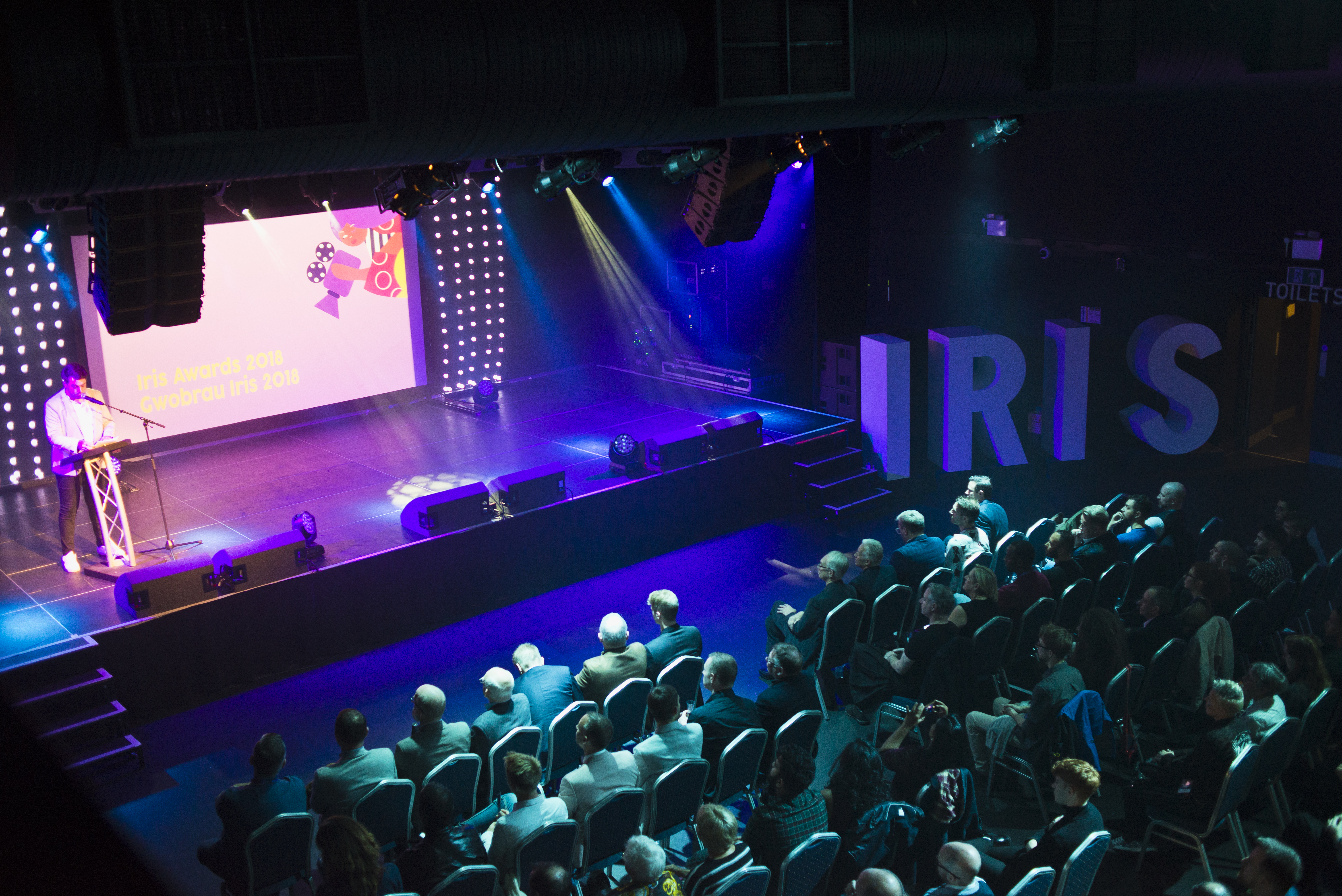 Ein Publikum, das die Verleihung der Iris Awards in Cardiff verfolgt