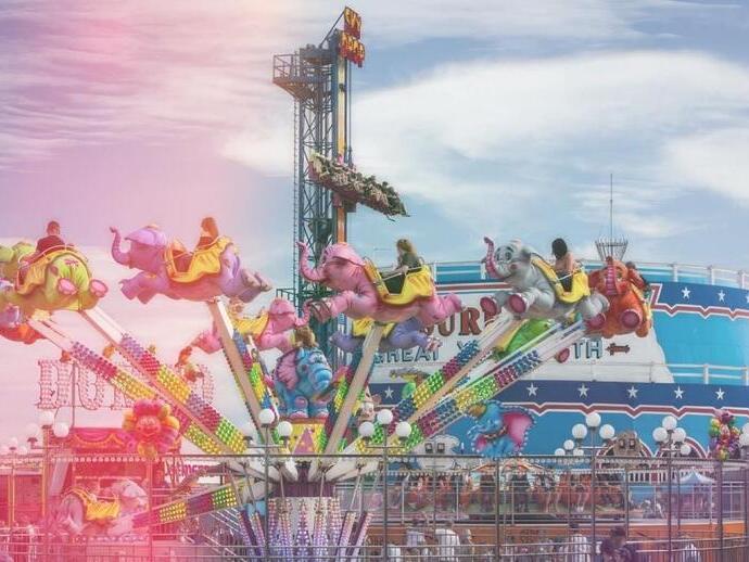 Vista su una giostra al Great Yarmouth Pleasure Beach