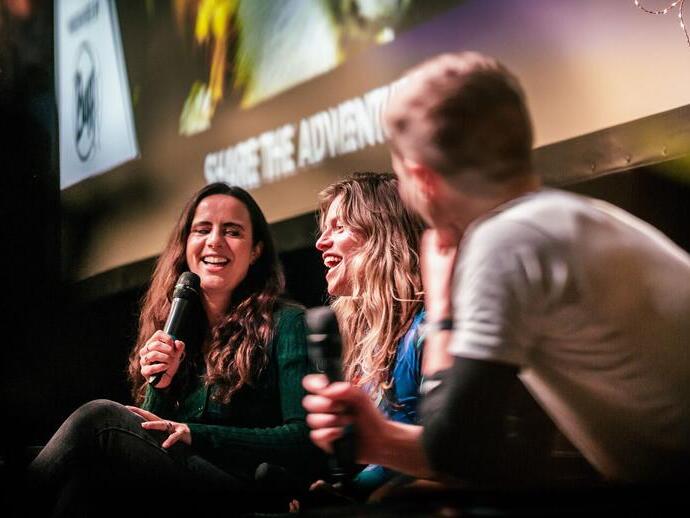 Gente en el Festival Literario de Kendal Mountain
