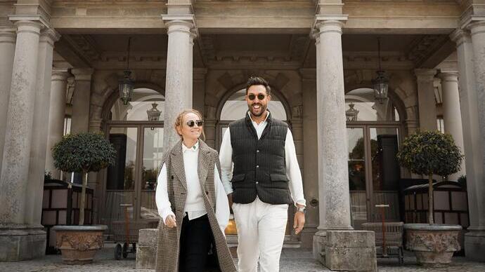 Junges Paar vor Cliveden House