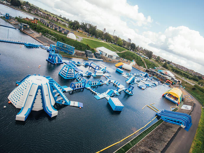 منظر جوي لمتنزه Lets Go Hydro المائي، كاريدوف، بلفاست