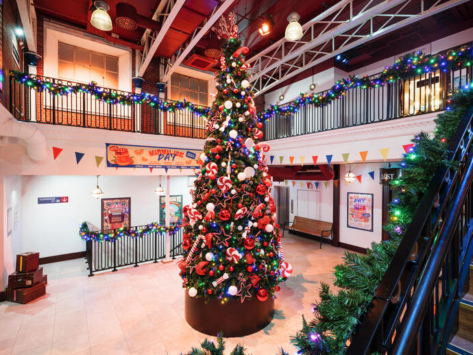 A theatre stage mock up of Paddington Station at Christmas.