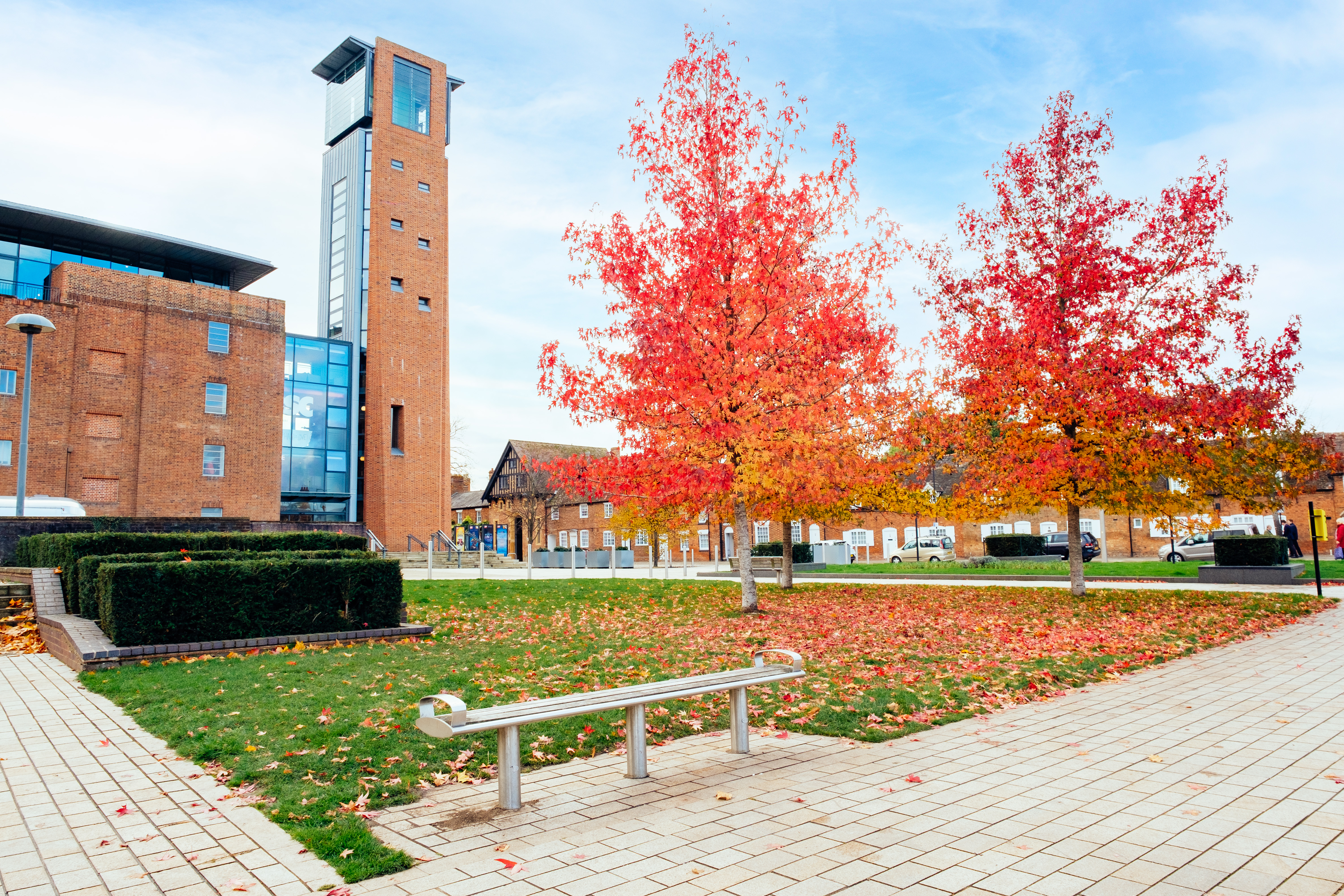 Extérieur d'un théâtre dans une ville