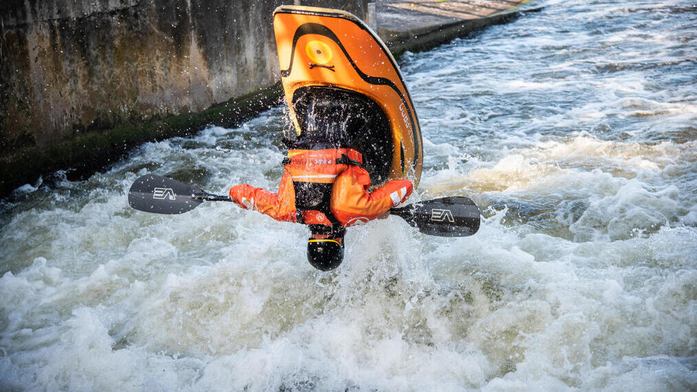 Kayak freestyle al National Watersports Center di Nottingham