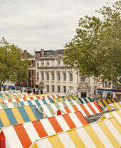 Vue aérienne des étals du marché de Norwich