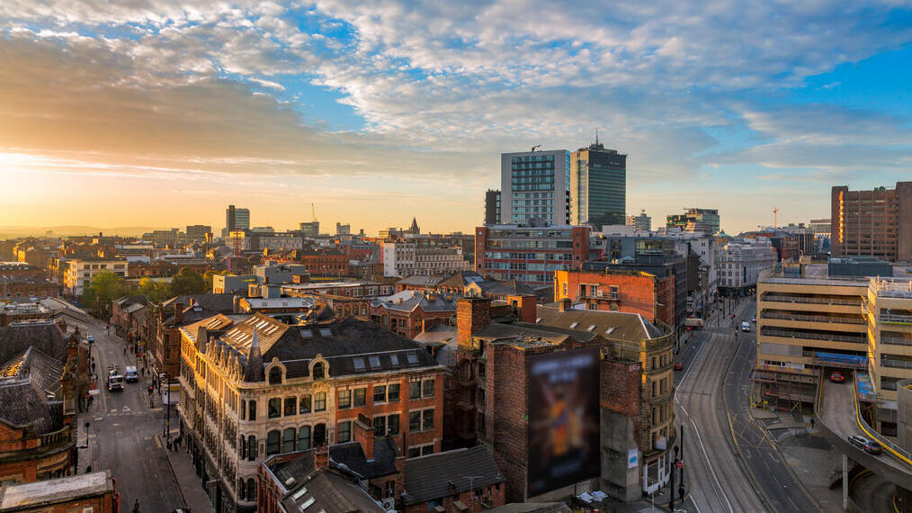 Coucher de soleil sur le centre-ville de Manchester.