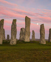 Círculo de menhires al atardecer