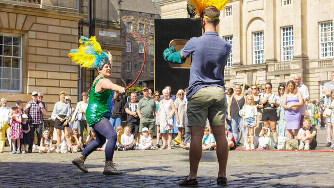 Able Mable si esibisce per il pubblico al Festival Fringe di Edimburgo 2022.