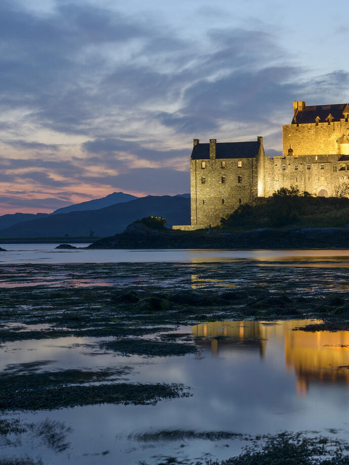 Vue aérienne d'un château et de la campagne environnante
