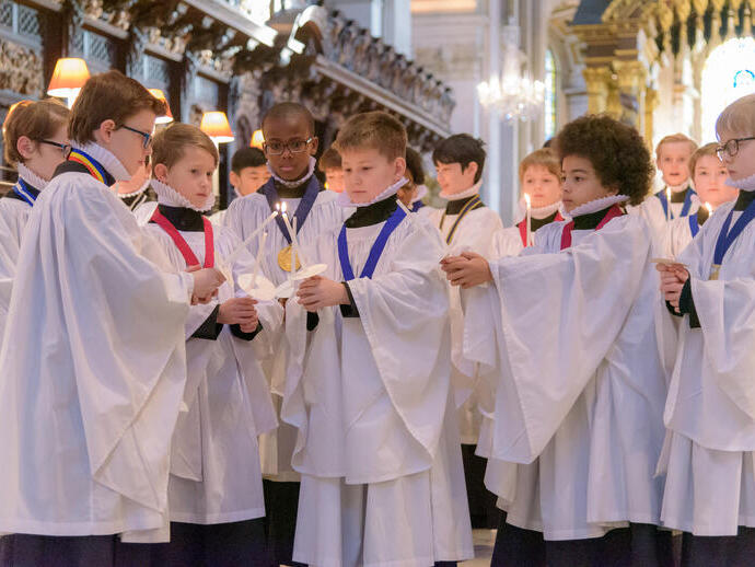 St Paul's Choristers lighting candles at Christmas