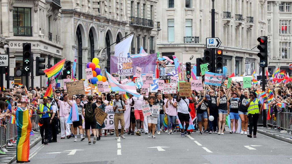 Teilnehmer der Parade während der Pride in London im Juli 2019