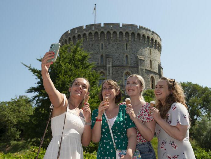 Besucher mit Eiscreme, Windsor Castle
