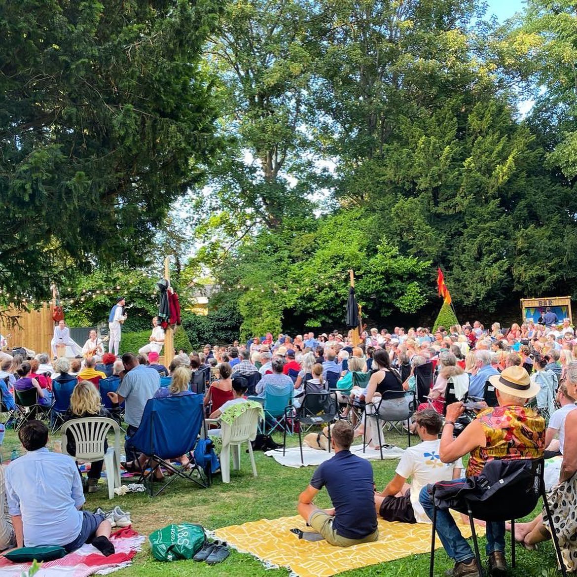 Ein Redner im Holburne Museum in Bath