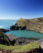 Die Blaue Lagune in Abereiddy, am Pembrokeshire Coastal Path, Wales
