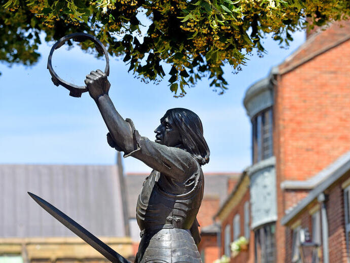 The King Richard III statue in Leicester