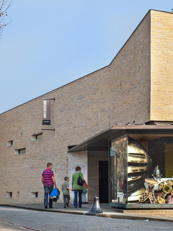 A family entering Lincoln Museum