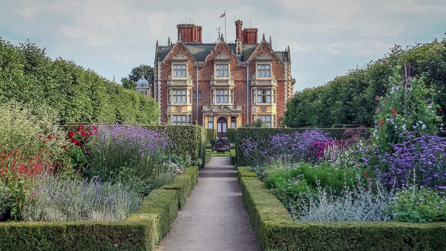 Vista esterna della casa e dei giardini della tenuta di Sandringham nel Norfolk
