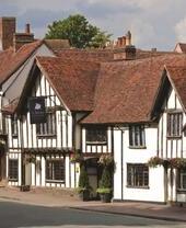 Die Fassade des Hotels The Swan at Lavenham