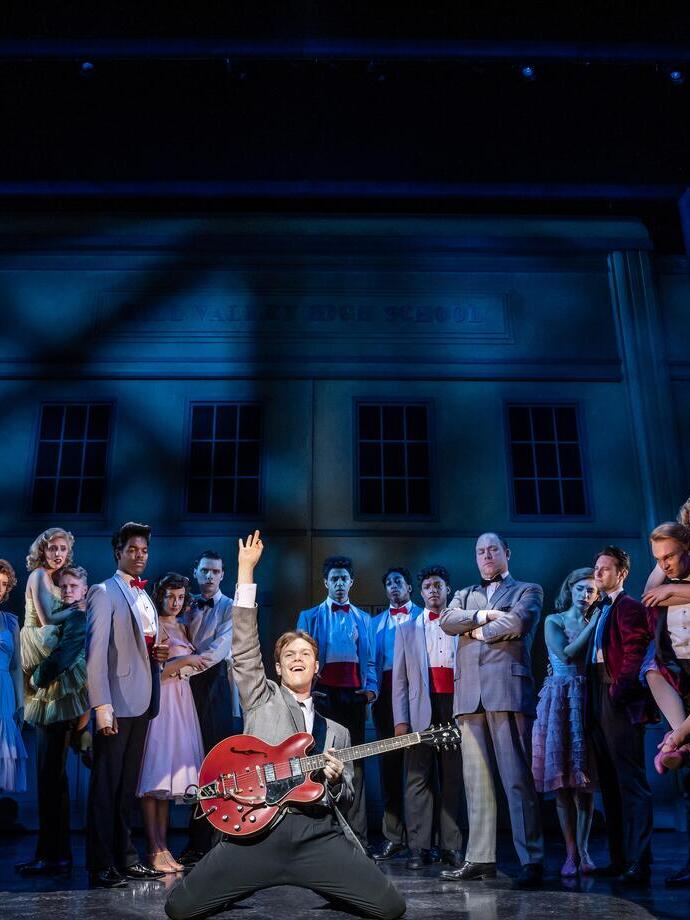 Il cast di Back To The Future The Musical sul palco a Londra