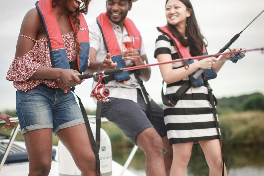 Gente pescando en los Norfolk Broads