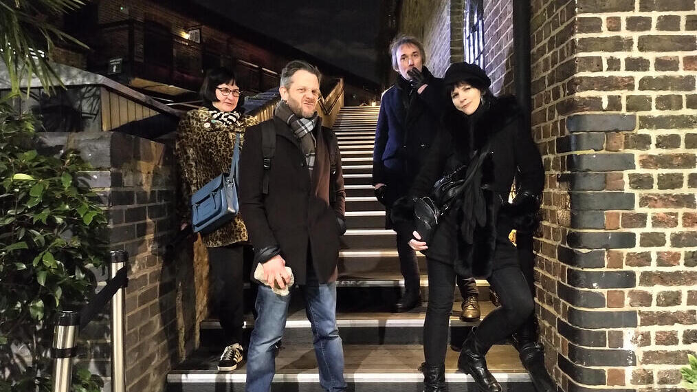 Persone durante un tour Rock n Roll a Camden