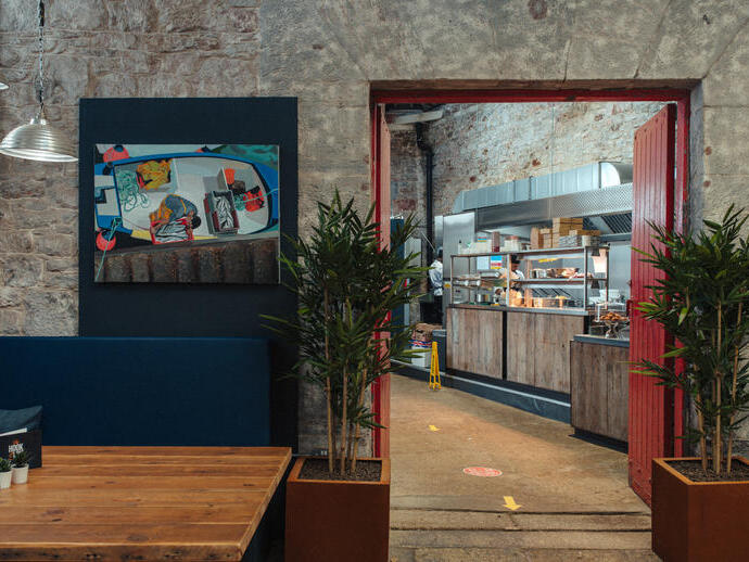 Innenansicht des Restaurants Hook and Line in Plymouth