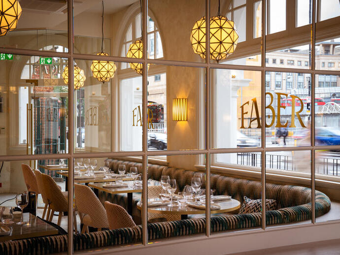 Vue intérieure du restaurant Faber, à Hammersmith, Londres
