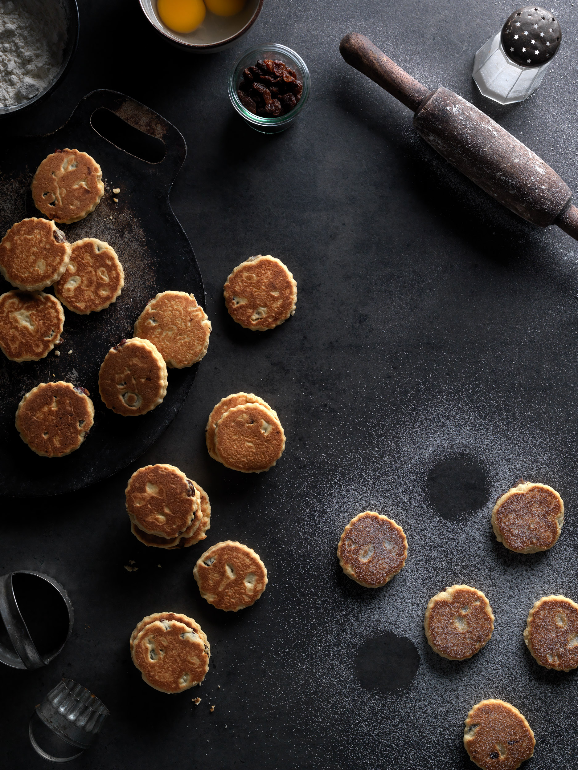Una selección de pasteles galeses sobre una mesa