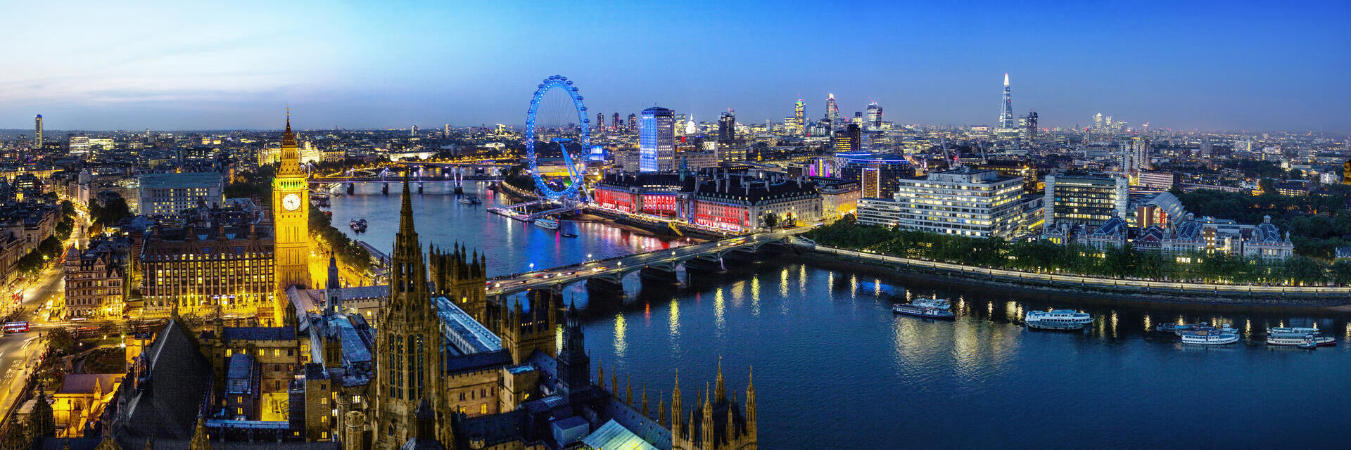 Vista panoramica dei monumenti di notte. Londra illuminata