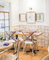 Vista interior del Giggling Squid en Windsor