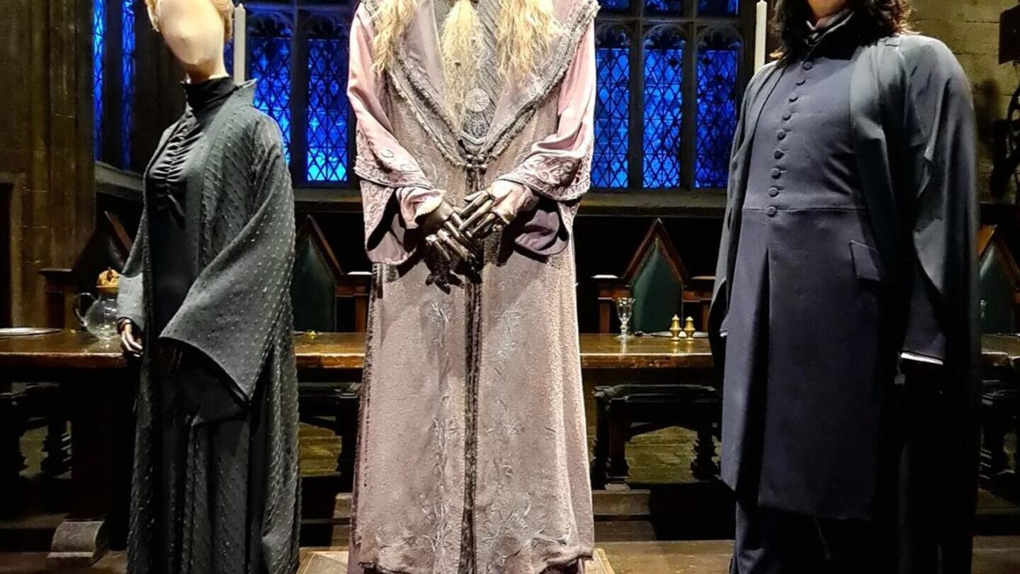 Kostüme, die von Schauspielern in den Harry-Potter-Filmen getragen wurden, in der Warner Bros. Studio Tour