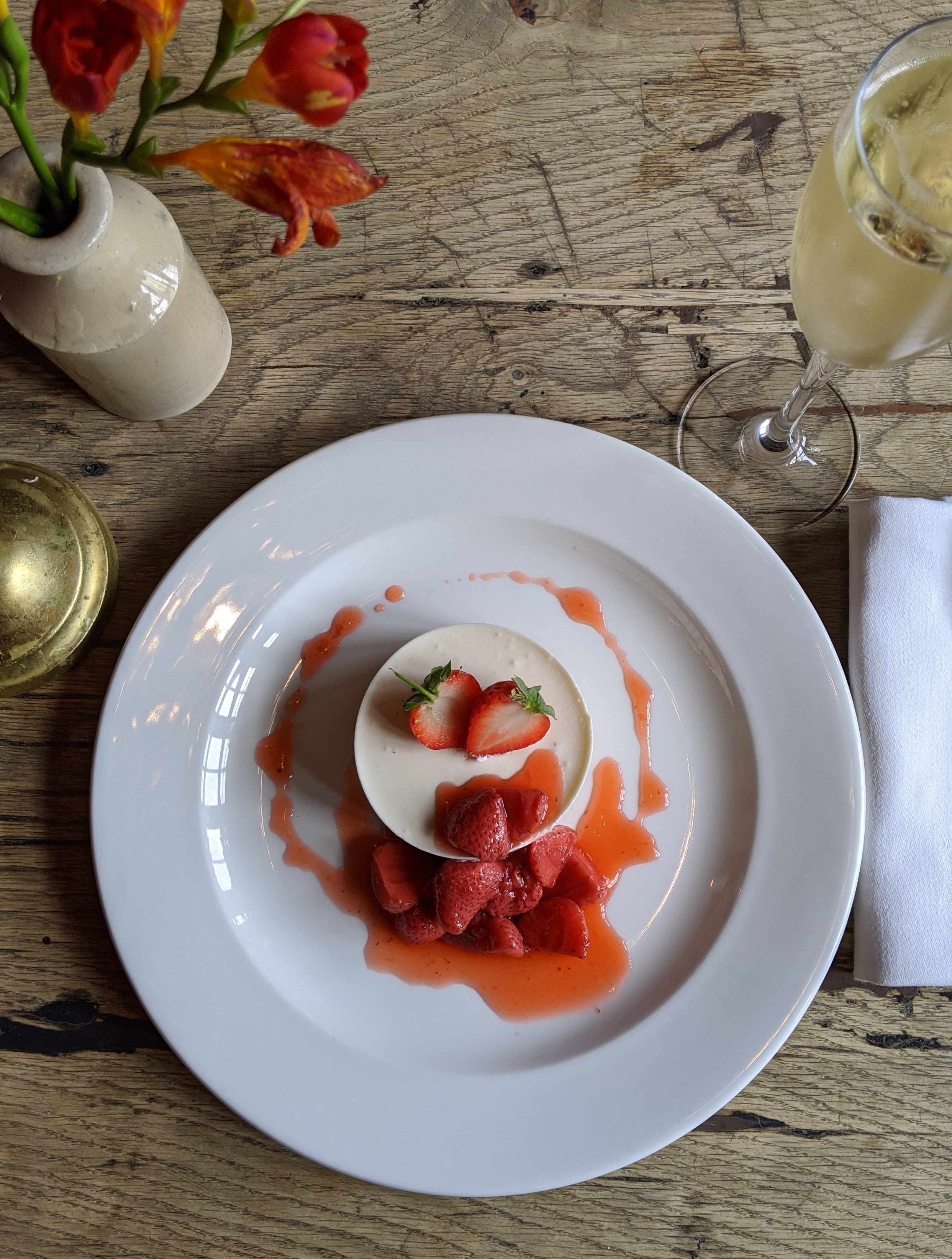 Primer plano de un plato de comida en The Gunton Arms, Norwich