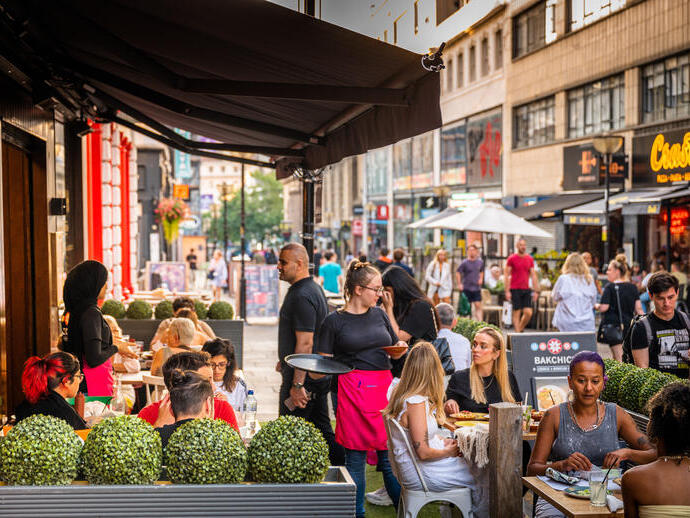 Compras con estilo en la calle indie Bold Street de Liverpool