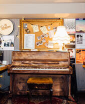 Sala de conciertos King Tut's Wah Wah Hut en Glasgow, Escocia