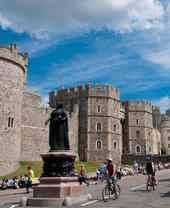 Una estatua de la reina Victoria fuera del castillo de Windsor