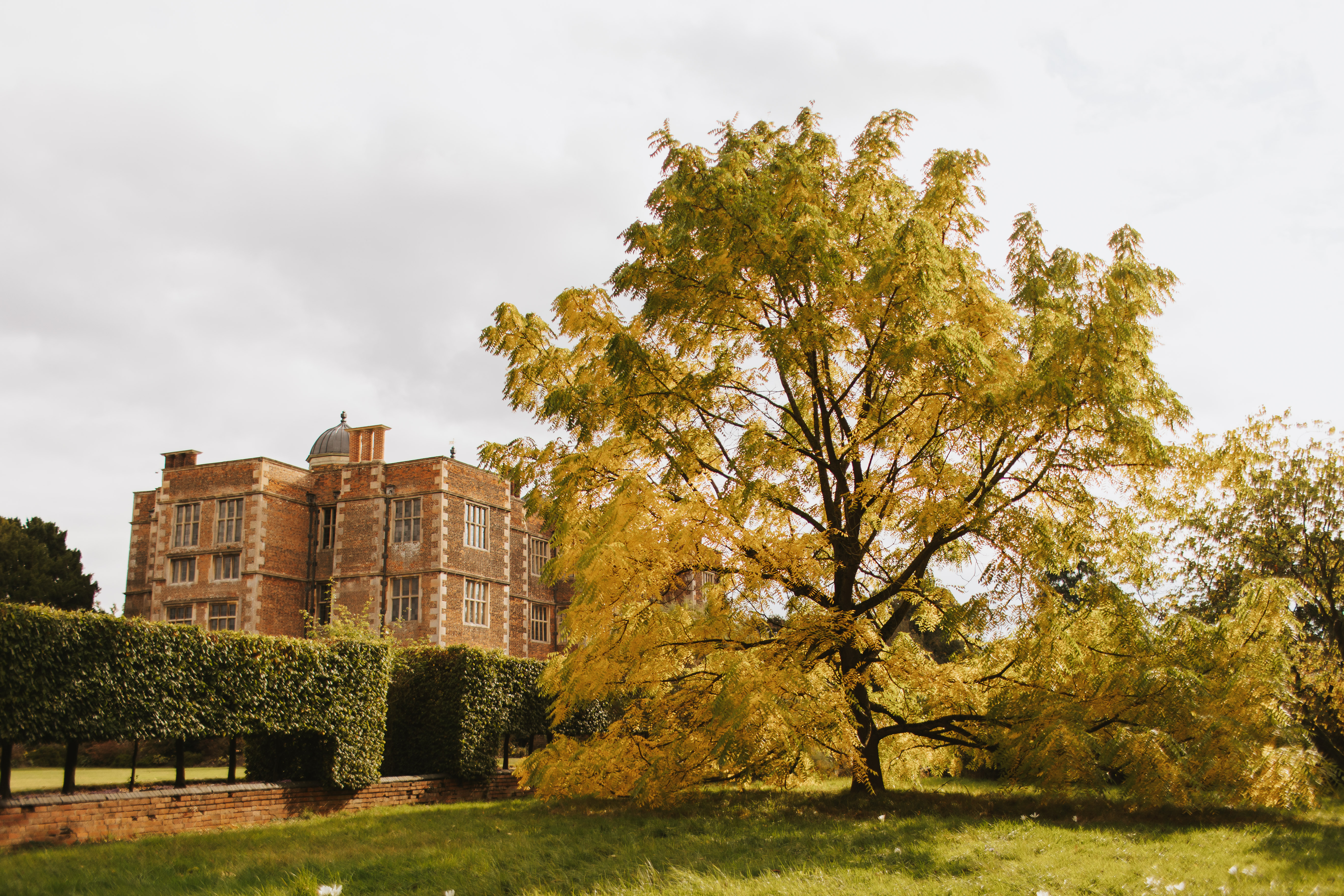 Vue extérieure automnale du Doddington Hall à Lincoln