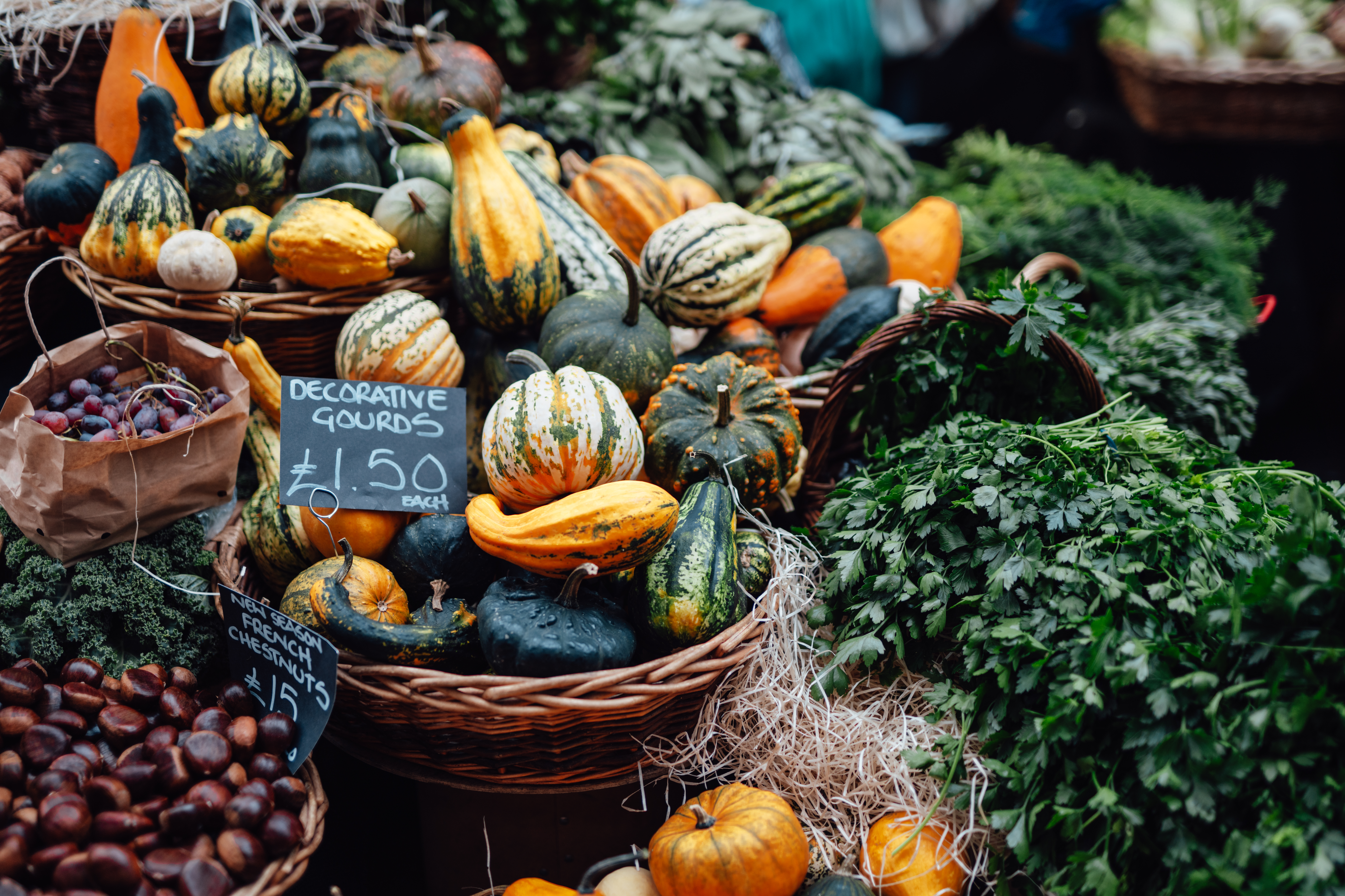 Verduras ecológicas a la venta en el mercado de agricultores.