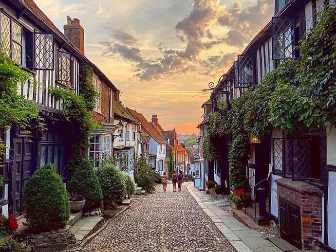 A view down a cobbled street with the Mermaid Inn on the right hand side in the town of Rye