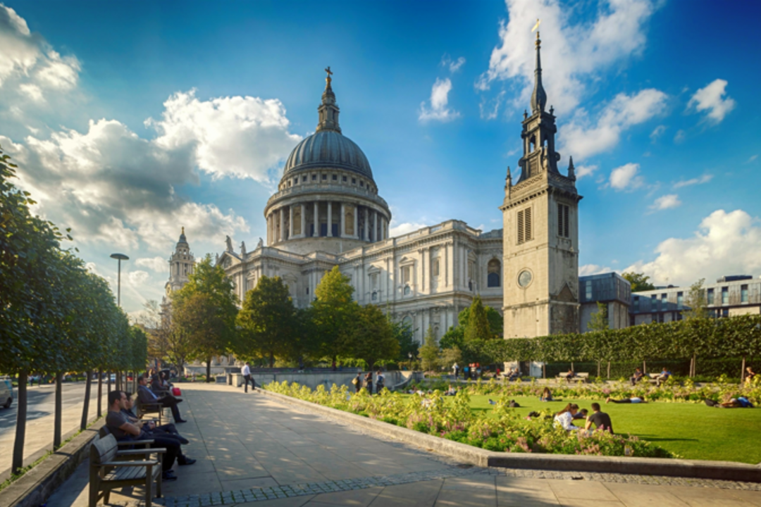 Picnicking at Festival Gardens by St Paul's Cathedral