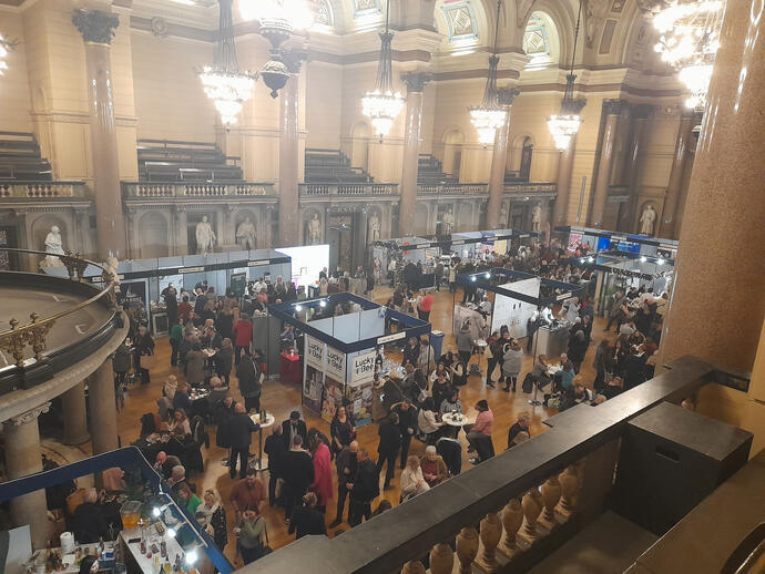 Una vista dall'alto del Liverpool Gin Festival