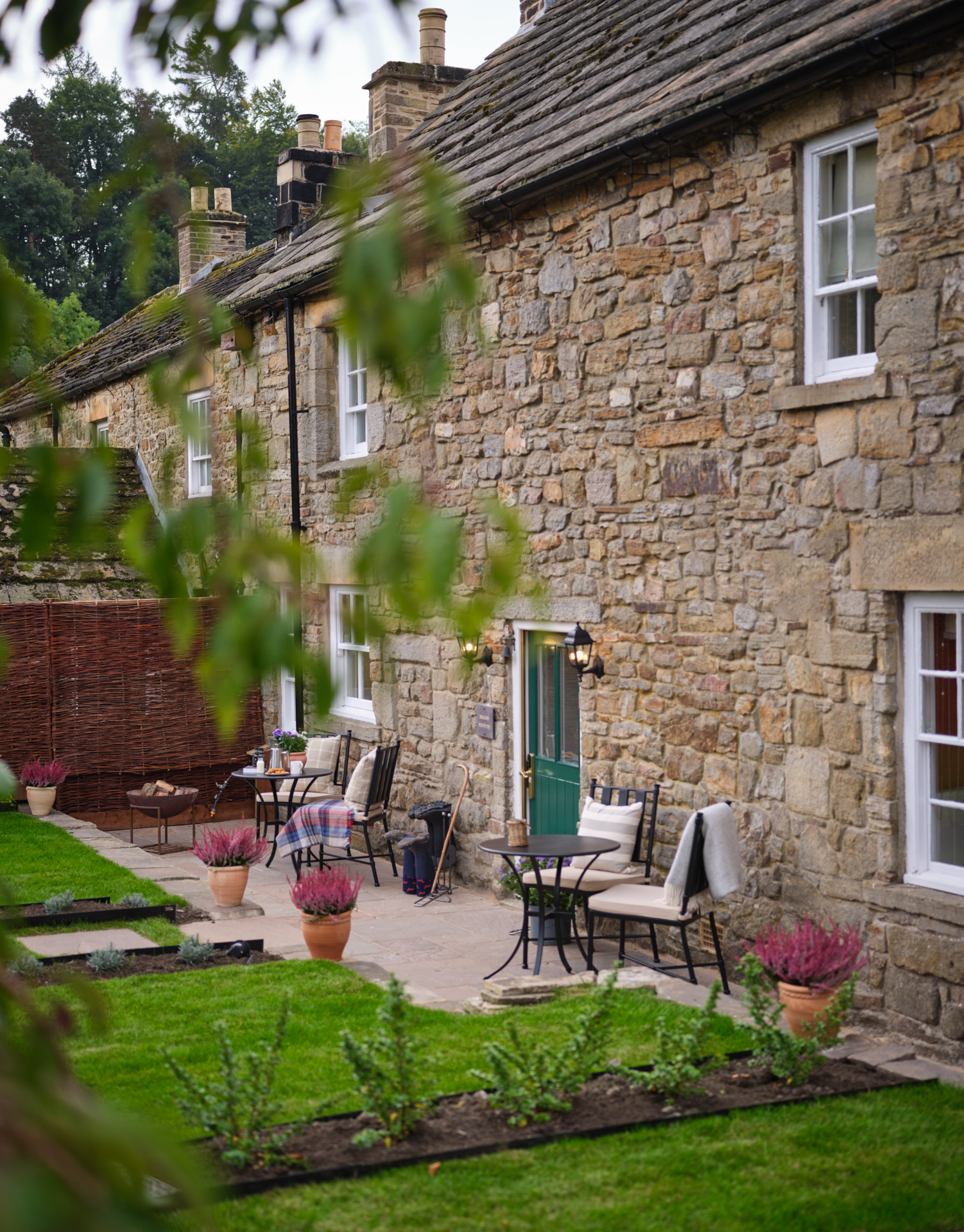 Jardín del pub y parte trasera de The Lord Crewe Arms, Gloucestershire
