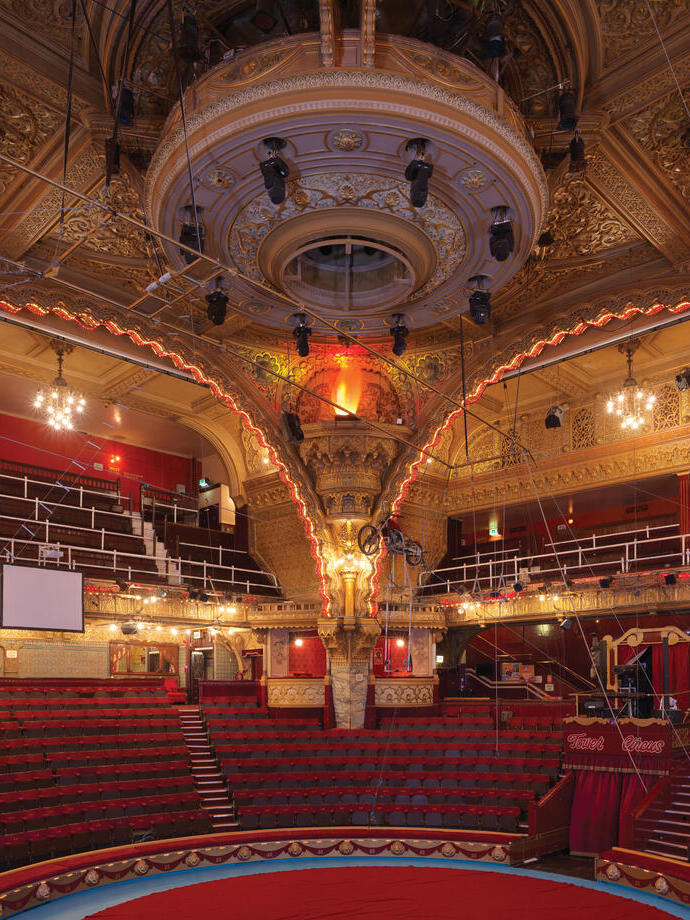 Innenaufnahme des Circus im Blackpool Tower.
