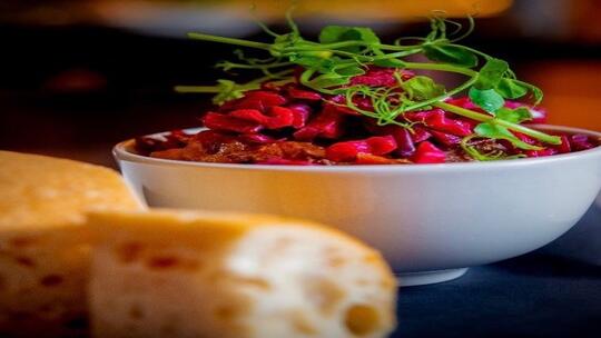 Plato de estofado scouse en The Welsford Bistro, catedral de Liverpool