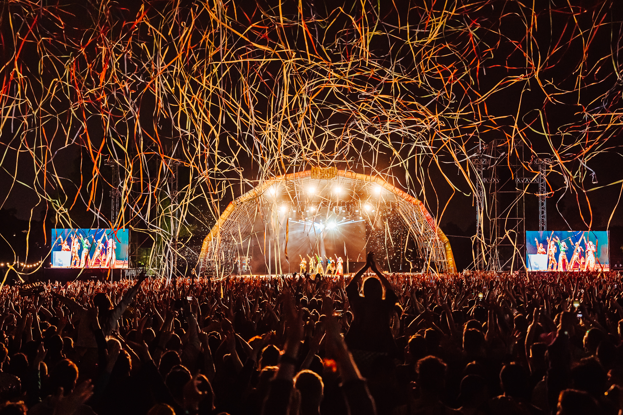 A main stage performance at Mighty Hoopla festival in London, by Luke Dyson