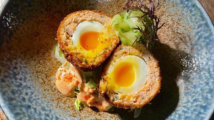 Ein Teller mit Scotch Eggs