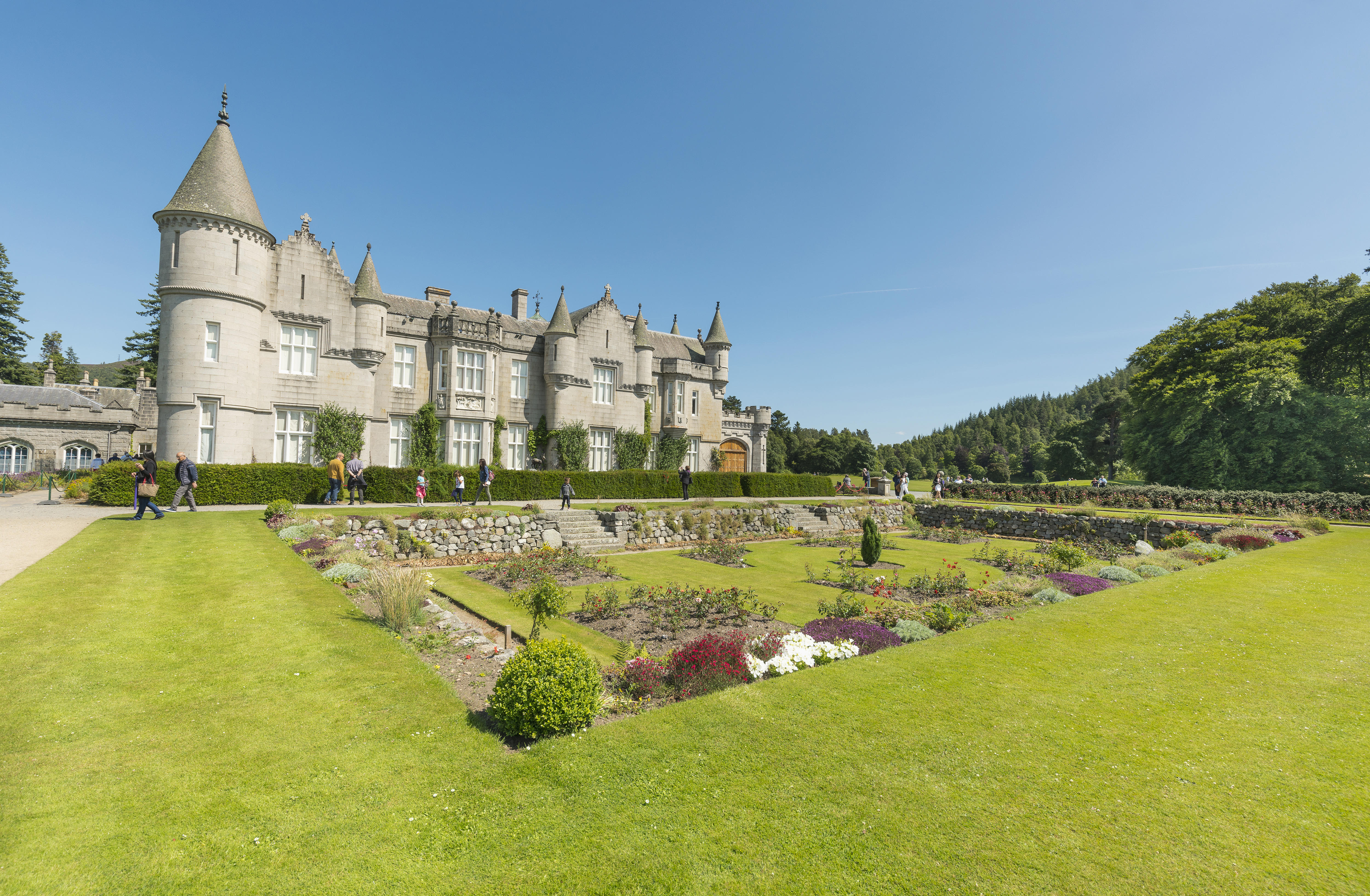 Le château de Balmoral, résidence royale depuis 1852, situé au sud de la rivière Dee, à l'est de Braemar.