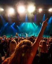 Crowd enjoys music at Henley Festival