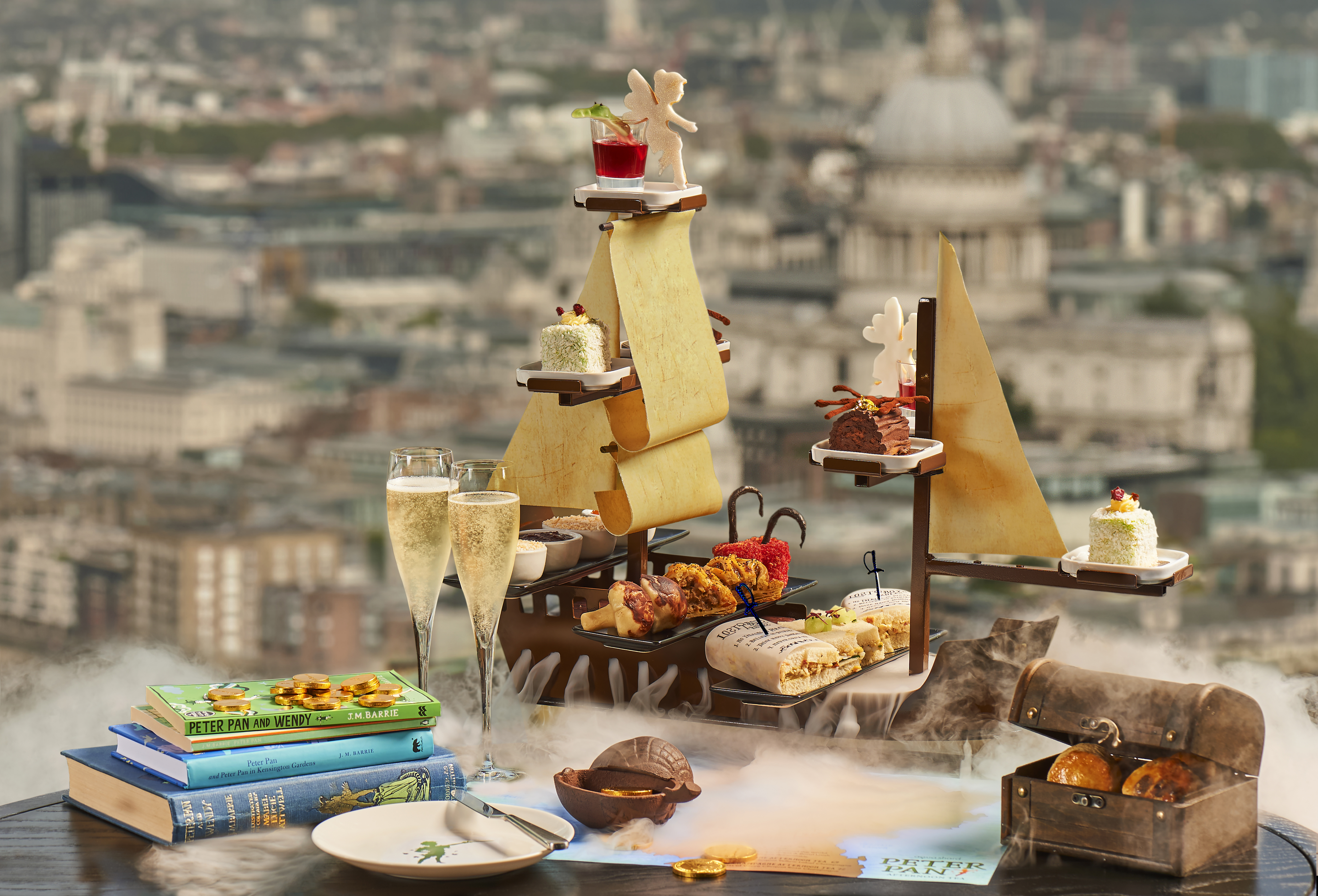 Peter Pan Afternoon Tea im Aqua Shard, entwickelt in Zusammenarbeit mit dem Great Ormond Street Children's Hospital